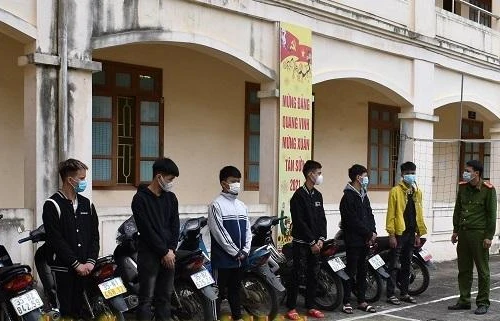 Triệu tập nhóm thanh niên chạy xe tốc độ cao, lạng lách gây tai nạn giao thông