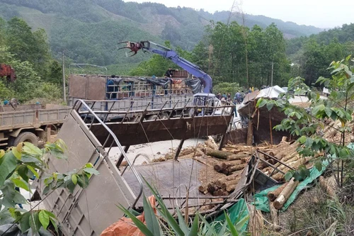 Khởi tố vụ án liên quan đến tai nạn giao thông khiến 7 người tử vong