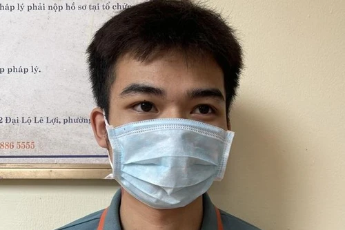 'Hack' facebook của các cô gái trẻ, lấy ảnh nhạy cảm để tống tiền