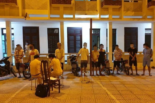 Hà Nội: Xử lý 16 thanh niên điều khiển xe máy náo loạn đường phố