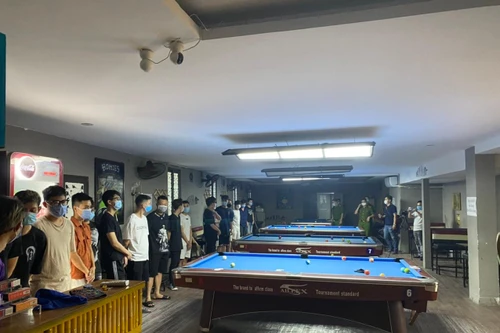 Xử phạt chủ quán và 20 khách chơi bi - a tổng mức phạt 52 triệu đồng