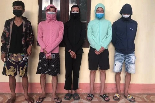 Nhóm thanh niên rủ nhau đi câu cá khi Hà Nội đang thực hiện giãn cách xã hội