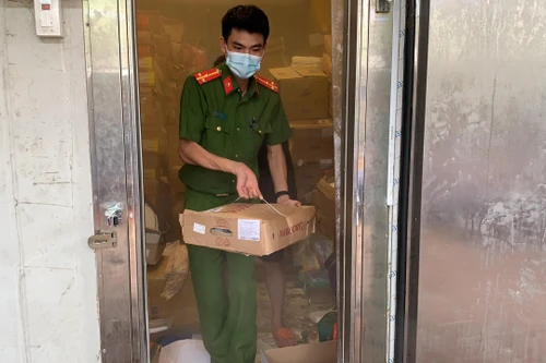 [Video] Gần 3.000 kg thực phẩm đông lạnh không rõ nguồn gốc bị phát hiện như thế nào?