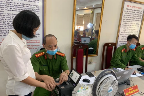 Quận Đống Đa: Đảm bảo nguyên tắc phòng dịch tại các điểm cấp căn cước công dân gắn chip