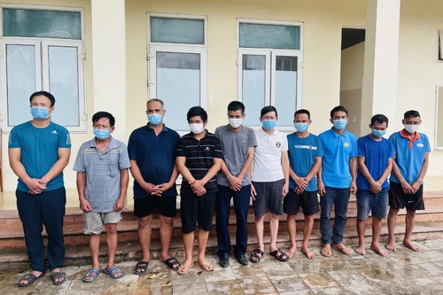 Nhóm đối tượng tụ tập đánh bạc trong ngôi nhà ở cánh đồng vắng