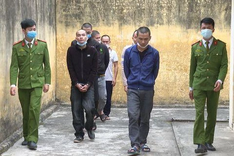 'Bắt cóc' ông chủ bán lợn giống, yêu cầu viết giấy nợ 