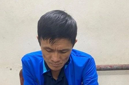 Cảnh sát cơ động đặc nhiệm 'tóm' trúng người đàn ông đi xe SH mang theo ma túy 'đá' 