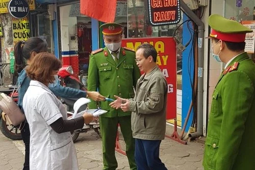 Công an quận Đống Đa, Hà Nội: Xử phạt 46 trường hợp không đeo khẩu trang nơi công cộng