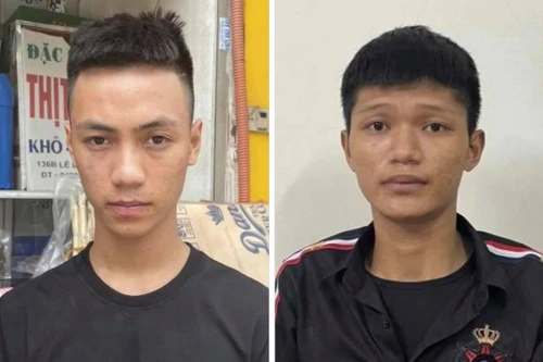 Nhân viên cửa hàng tráo rượu của khách mang đi bán