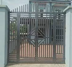 Người đàn ông 65 tuổi đấu điện vào cổng sắt nhà bạn gái để 'giải quyết' cơn ghen 