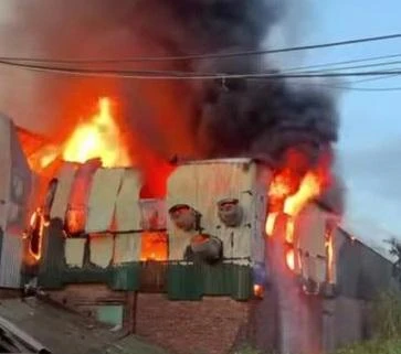 Điều tra nguyên nhân vụ cháy nhà xưởng sản xuất ở huyện Thạch Thất 