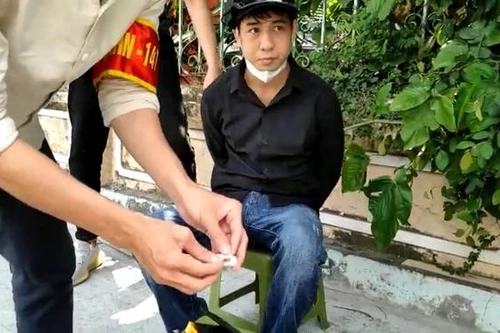 Cảnh sát 141 Hà Nội phát hiện đối tượng giấu ma túy trong ví da