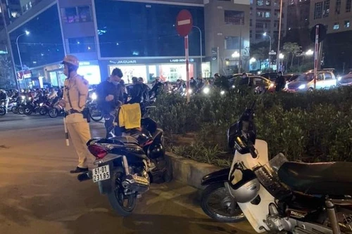 Củng cố hồ sơ xử lý nhân viên xe buýt dùng dao đâm thấu bụng người khác