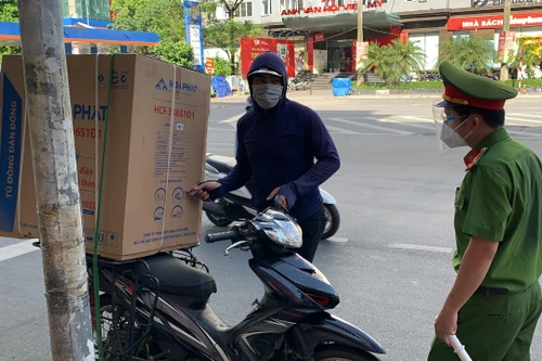 [Clip] "Nghìn lẻ một' lý do người dân 'đổ lỗi' khi bị kiểm tra trên đường