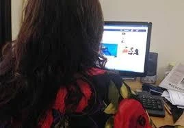 Nhận quà của bạn quen qua mạng xã hội, người phụ nữ bị lừa gần 400 triệu đồng