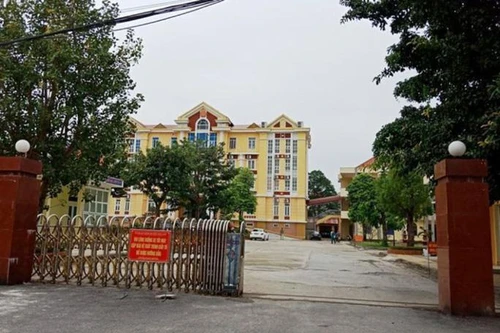 Bắt nguyên Trưởng phòng Tài nguyên môi trường huyện Hậu Lộc