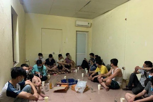 Chủ quán game thiết kế phòng kín cho khách vào trốn khi bị Công an kiểm tra