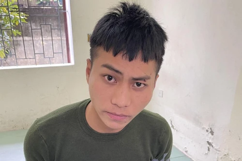 Bắt gã trai chém bạn nhậu và đâm chiến sỹ Công an bị thương