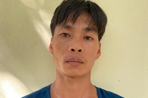 Gã đàn ông đồi bại liên tục sàm sỡ các em nữ học sinh