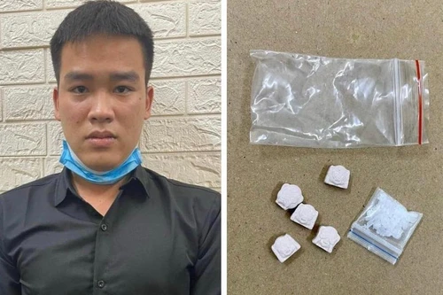 Giấu ma túy trong tất vẫn không thoát