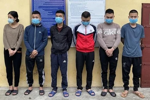 6 thanh niên cùng 4 nữ tiếp viên karaoke "bay lắc" trong tiệc ma túy