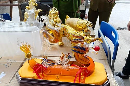 Phát hiện cơ sở sản xuất 'rượu trâu' giả 