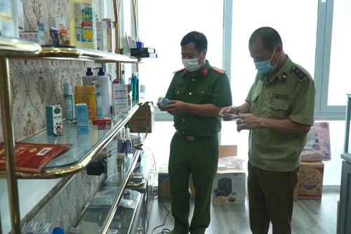 Đột kích, kiểm tra nhiều kho, cơ sở kinh doanh bằng hình thức livestream 