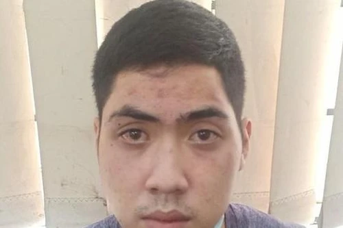 Bắt đối tượng trộm cắp điện thoại iPhone và tiền của bạn cùng trọ