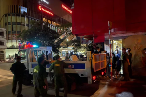 Hà Nội: Phát hiện 27 nam nữ tụ tập trong quán karaoke không phép