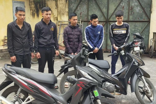 Bắt nhóm đối tượng dùng súng Colt tự chế đuổi bắn nhau trên phố