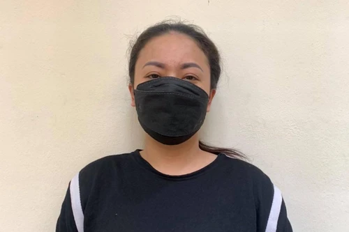 Khởi tố chủ quán karaoke cho khách tụ tập, chống đối khi bị kiểm tra