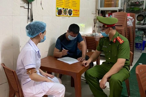 Công an quận Thanh Xuân phạt hơn 80 trường hợp vi phạm các quy định về phòng chống dịch Covid-19