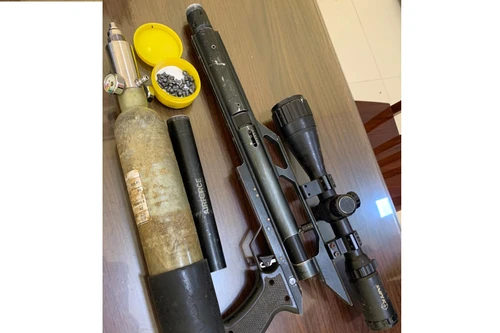 3 thanh niên "vác" súng hơi và 51 viên đạn chì đi bắn chim trong khi đang thực hiện giãn cách xã hội