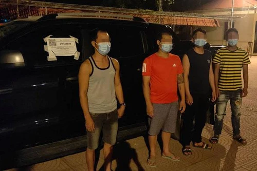 Ô tô tải chở 4 người định "thông" chốt phòng chống dịch vào Hà Nội