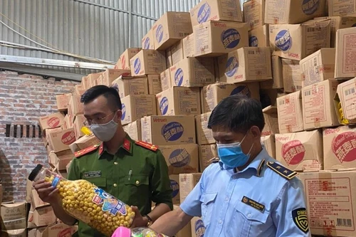 Hà Nội: Thu giữ hơn 1.000 hộp bánh kẹo "3 không"