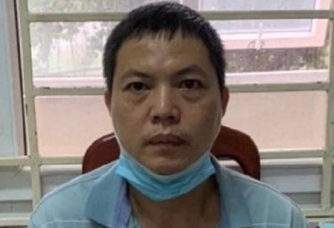 Thay đổi tên tuổi trốn truy nã 15 năm