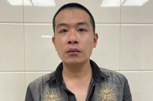 Bắt gã trai chuyên 'săn' dây chuyền vàng của người đi đường