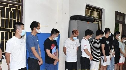 Phát hiện 13 nam nữ thuê phòng nghỉ để 'chơi' ma túy