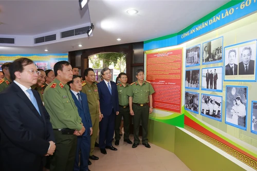 Khai mạc Triển lãm "CAND Lào - Việt - Thắm tình hữu nghị"