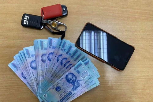 Bắt đối tượng sản xuất tiền giả bằng máy in màu