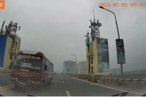 Đi vào làn ngược chiều, tài xế xe khách bị phạt 4 triệu đồng