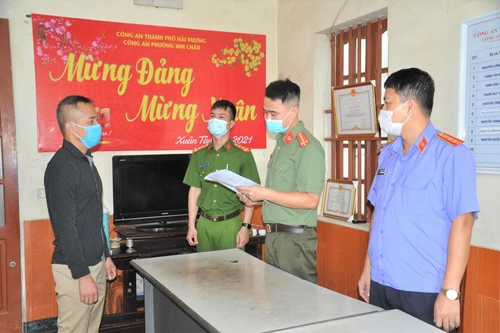 Tạm giam đối tượng tổ chức cho người khác trốn đi nước ngoài