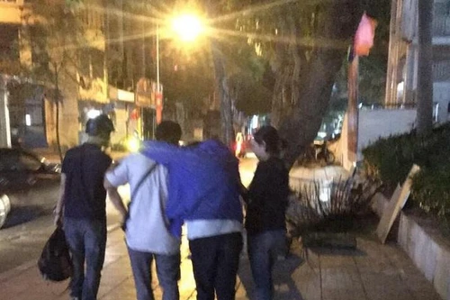 Cuộc trùng phùng lúc nửa khuya sau 16 ngày rời nhà của nam sinh lớp 9 