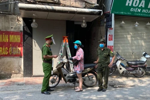 Công an Hà Nội sẽ kiểm tra giấy đi đường theo mẫu cũ trong hai ngày 6 và 7-9