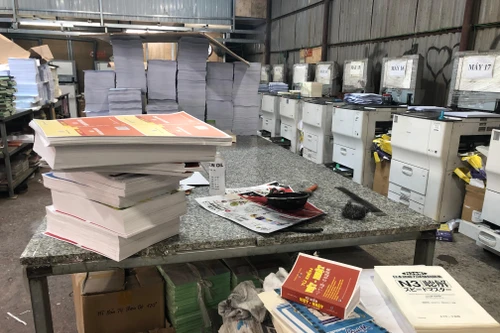 Phát hiện số lượng lớn sách bài tập cho học sinh cấp 2 bị in lậu