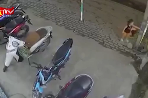 Nguy cơ rò rỉ điện, chập cháy từ biển quảng cáo 