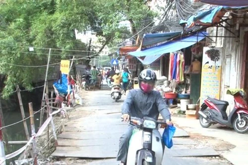 Sống giữa Thủ đô, hơn 10 năm vẫn mong có một con đường tử tế