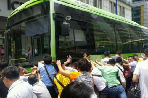 Thoát chết nhờ tinh thần đoàn kết