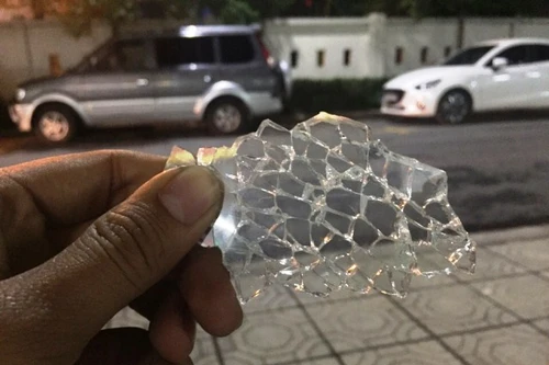 Mái che chung cư nghi bị phá hoại, hàng trăm cư dân hốt hoảng