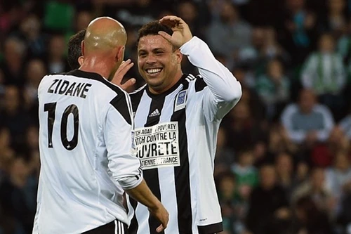 Chùm ảnh Zidane, Ronaldo “béo”... tái xuất sân cỏ